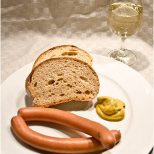 Paar Wienerle mit Brot