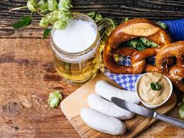 Paar Weißwürste mit Brezel